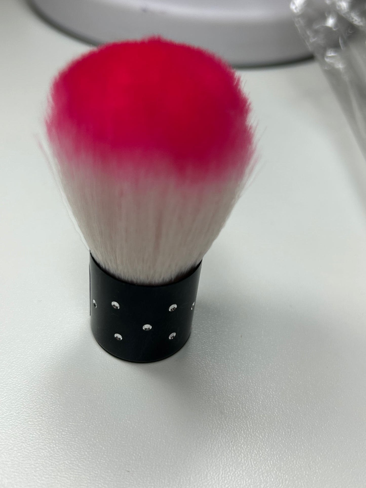 POMPOM COM PEDRAS DE STRASS